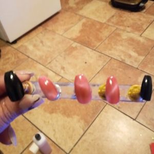 Press on nails
